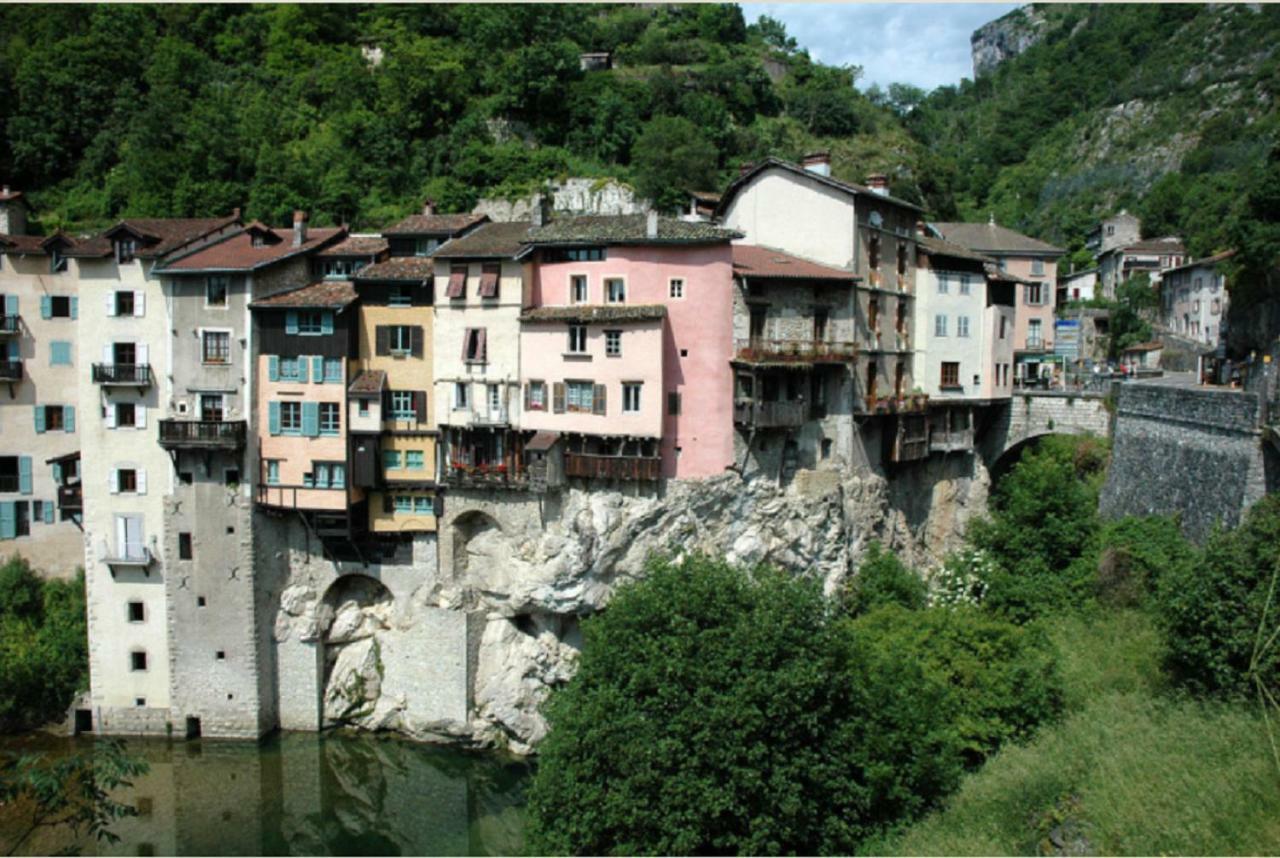 Okami Du Vercors Saint-Laurent-en-Royans Екстериор снимка